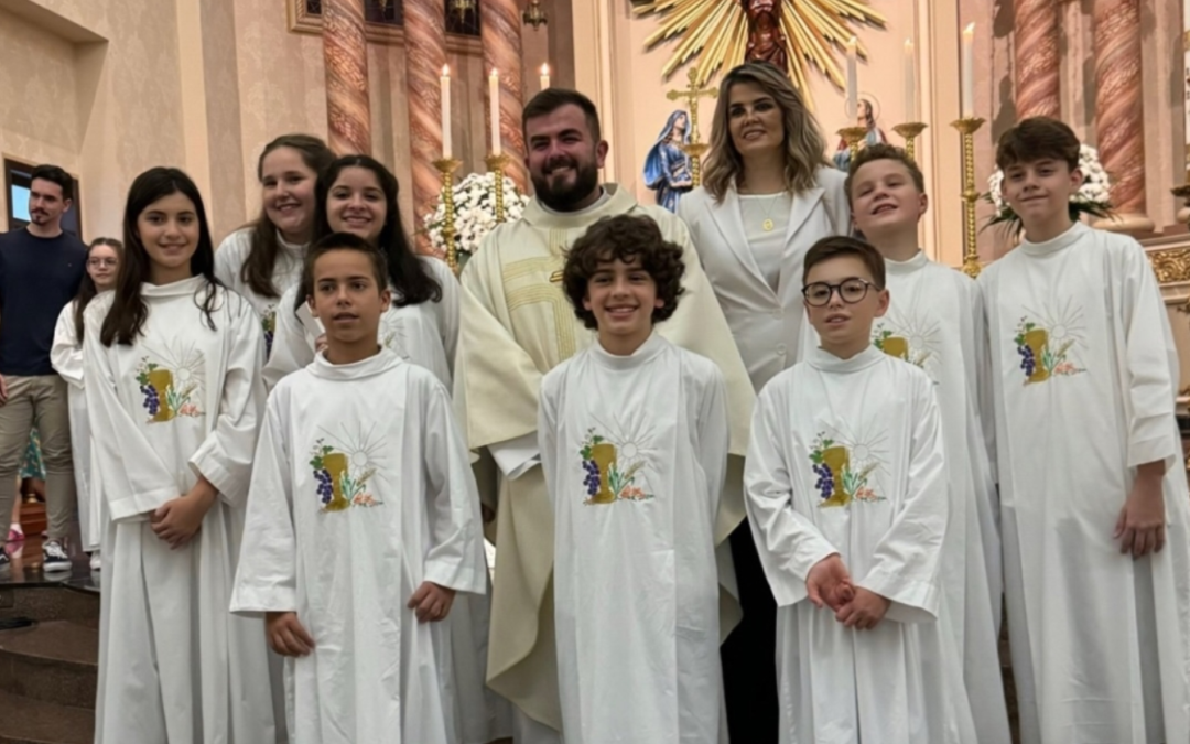 Bênçãos e Alegrias: Celebração da Primeira Comunhão no Centro da Cidade